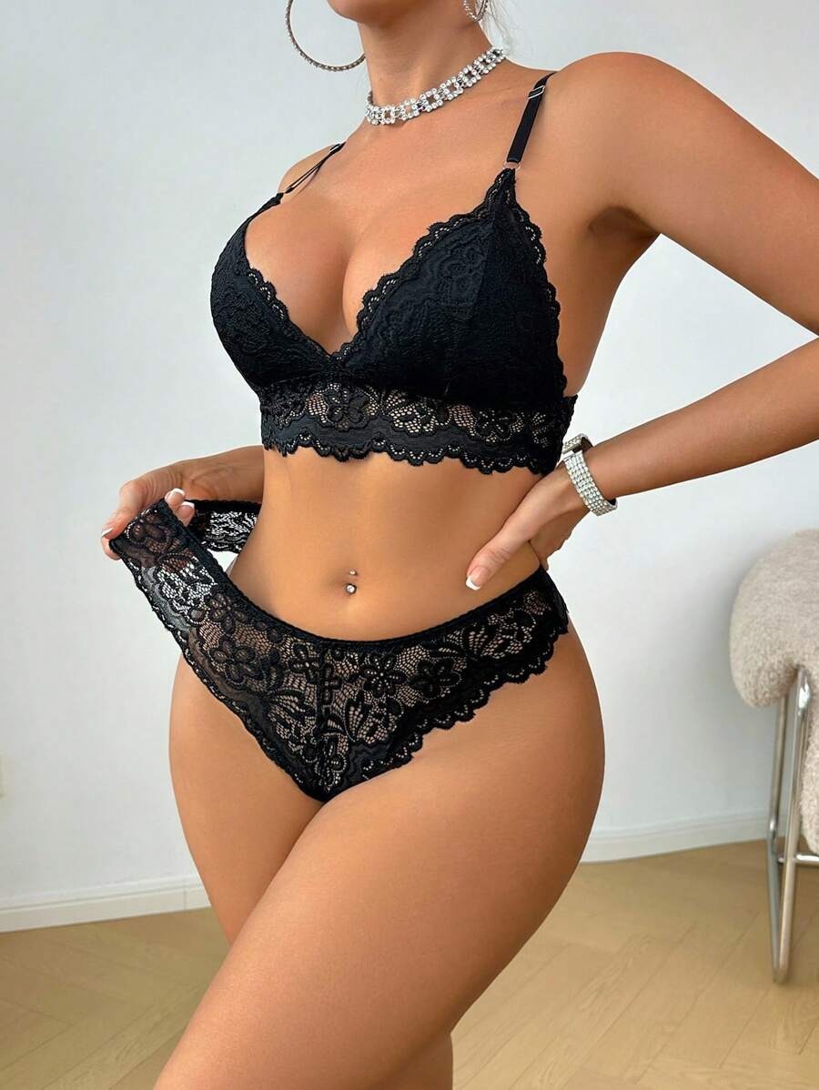 SHEIN طقم ملابس داخلية من الدانتيل باللون الأسود