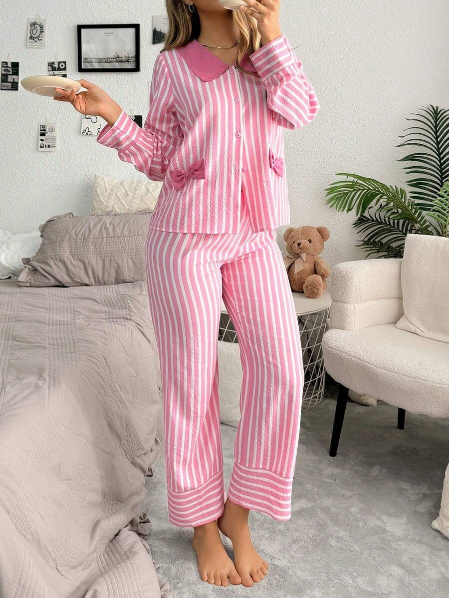 SHEIN SweetSlumber طقم بيجامة ناعم بأكمام طويلة بلون وردي و ياقة بشكل فيونكة