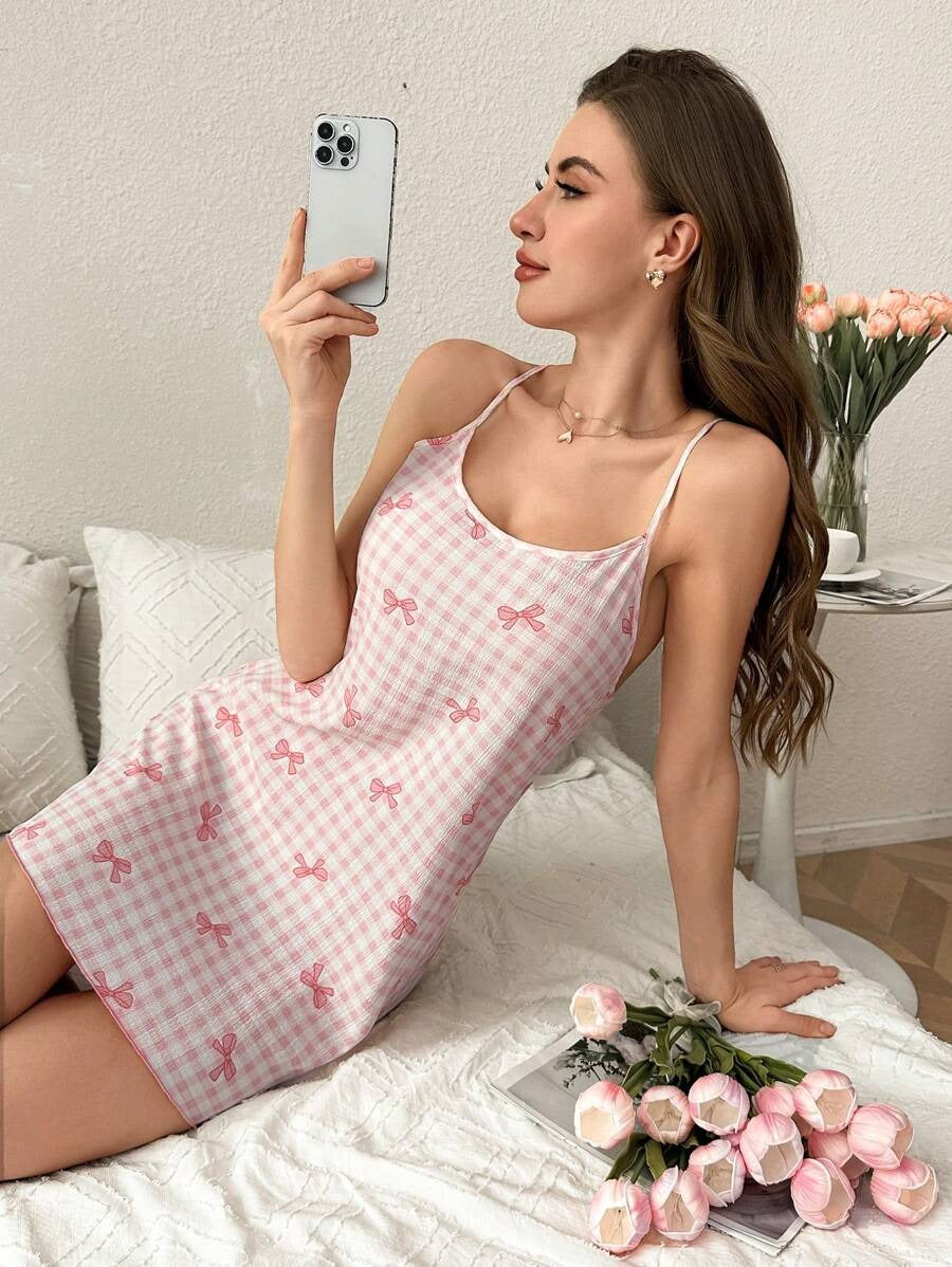 SHEIN قميص نوم بطبعة مربعات وفيونكة وردية