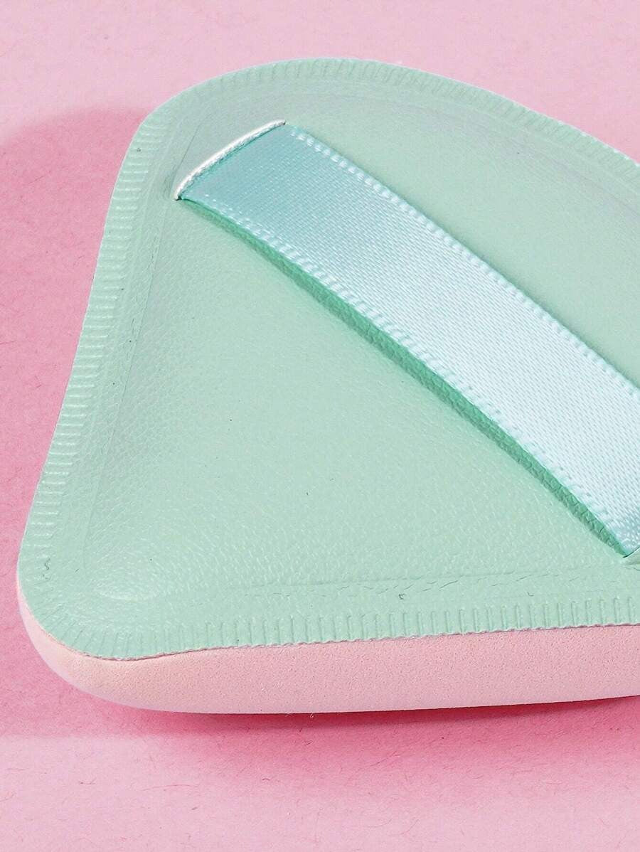 SHEIN MAANGE مجموعة 4 إسفنجة مثلثة ناعمة بلون أخضر