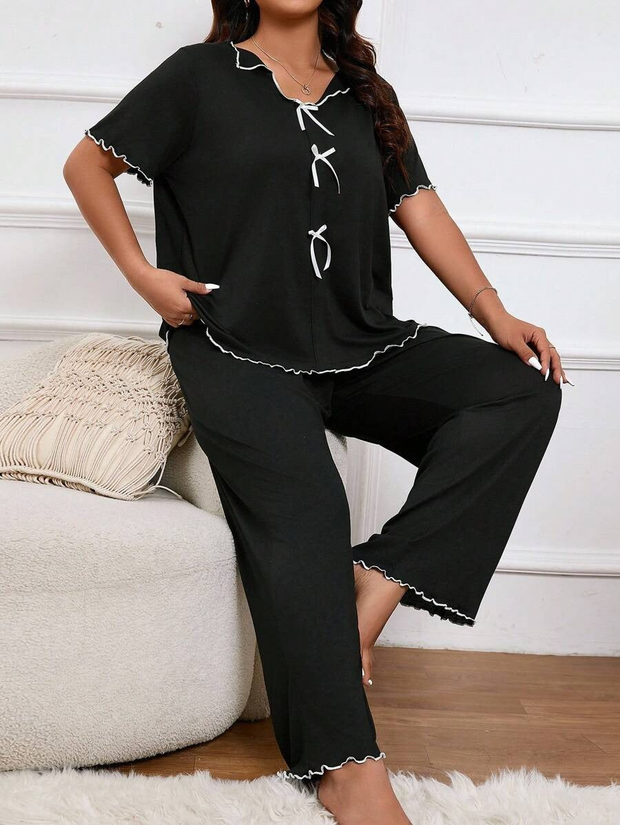SHEIN طقم بيجامة بتصميم أنثوي مميز