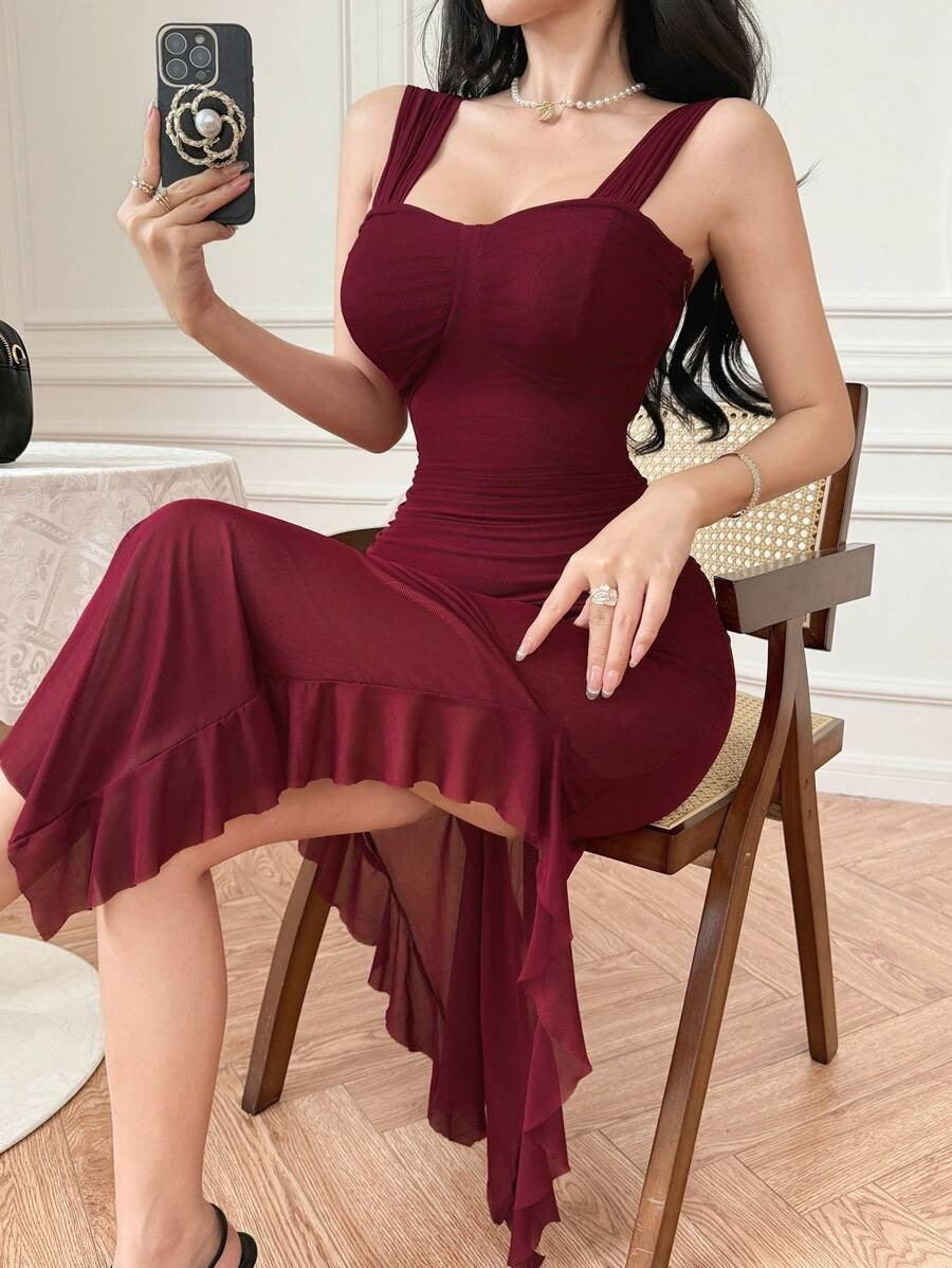 SHEIN DAZY فستان عنابي بكشكشة وشق عالي