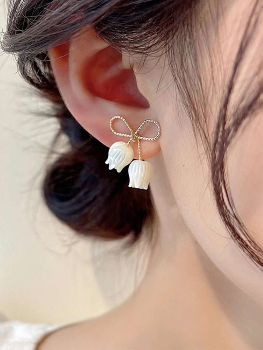 SHEIN أقراط أنيقة بتصميم قوسي مزينة بزهور ناعمة