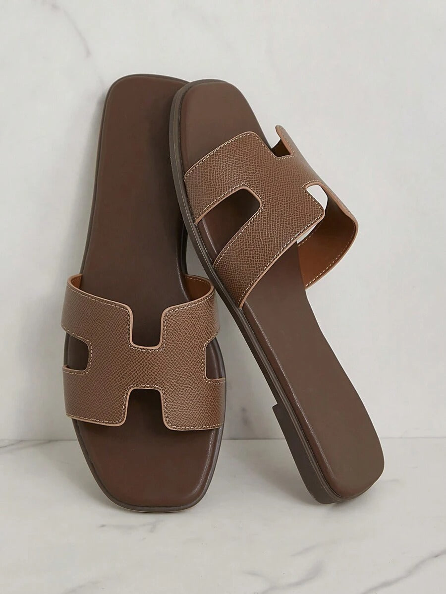 SHEIN SHUZIA شبشب بسيط وأنيق بلون زيتوني
