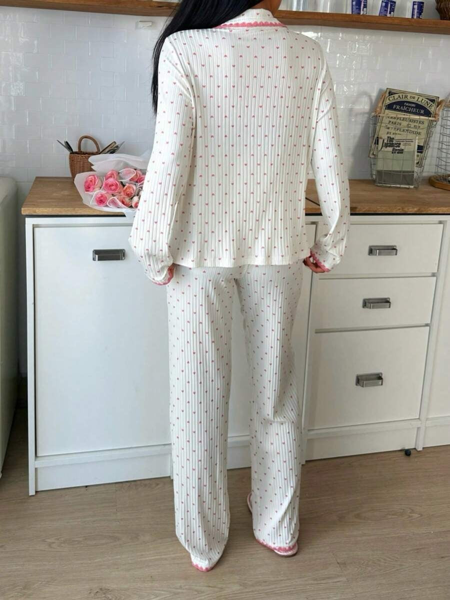 SHEIN SweetSlumber طقم بيجامة من قطعتين كطبوعة بطبعة قلوب