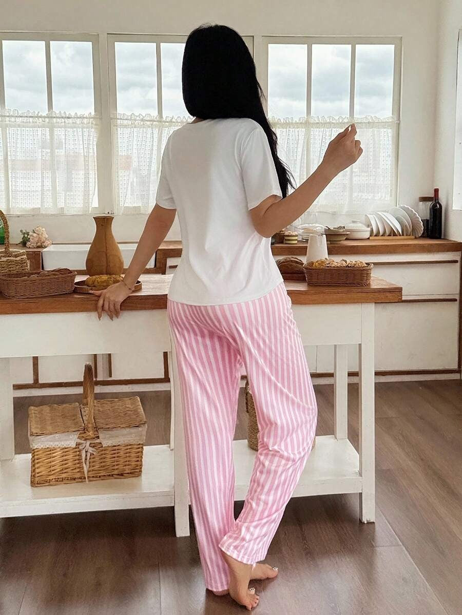 SHEIN طقم بيجامة بناتي بطبعة ورود وخطوط لون وردي