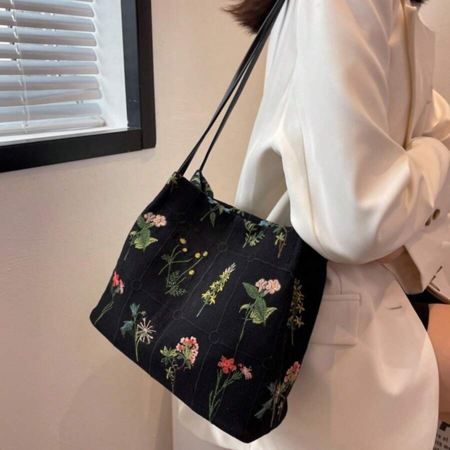 SHEIN حقيبة سوداء بتطريز ورود