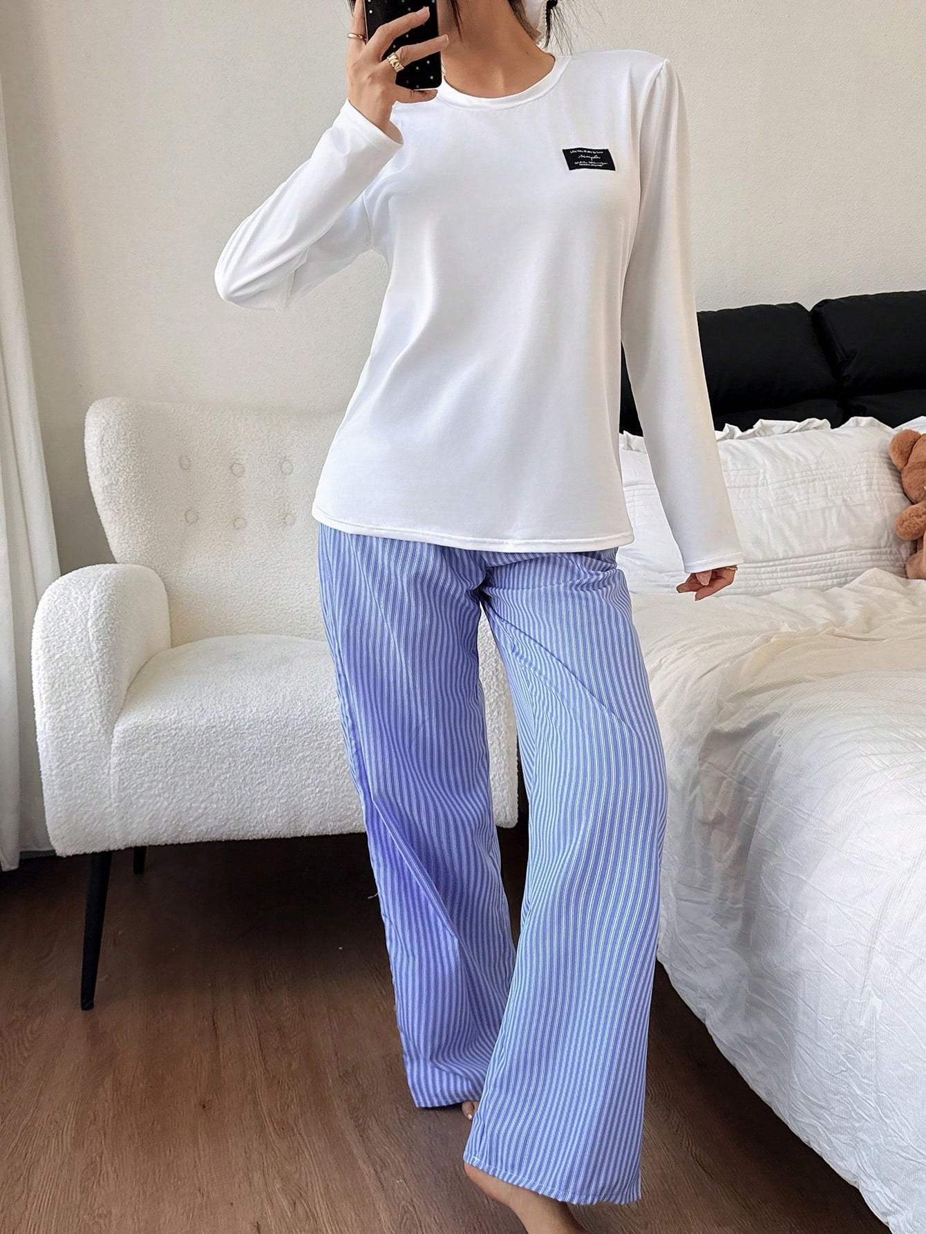 SHEIN طقم بيجاما نسائي بأكمام طويلة وطباعة حرفية وبنطال مخطط أزرق وأبيض