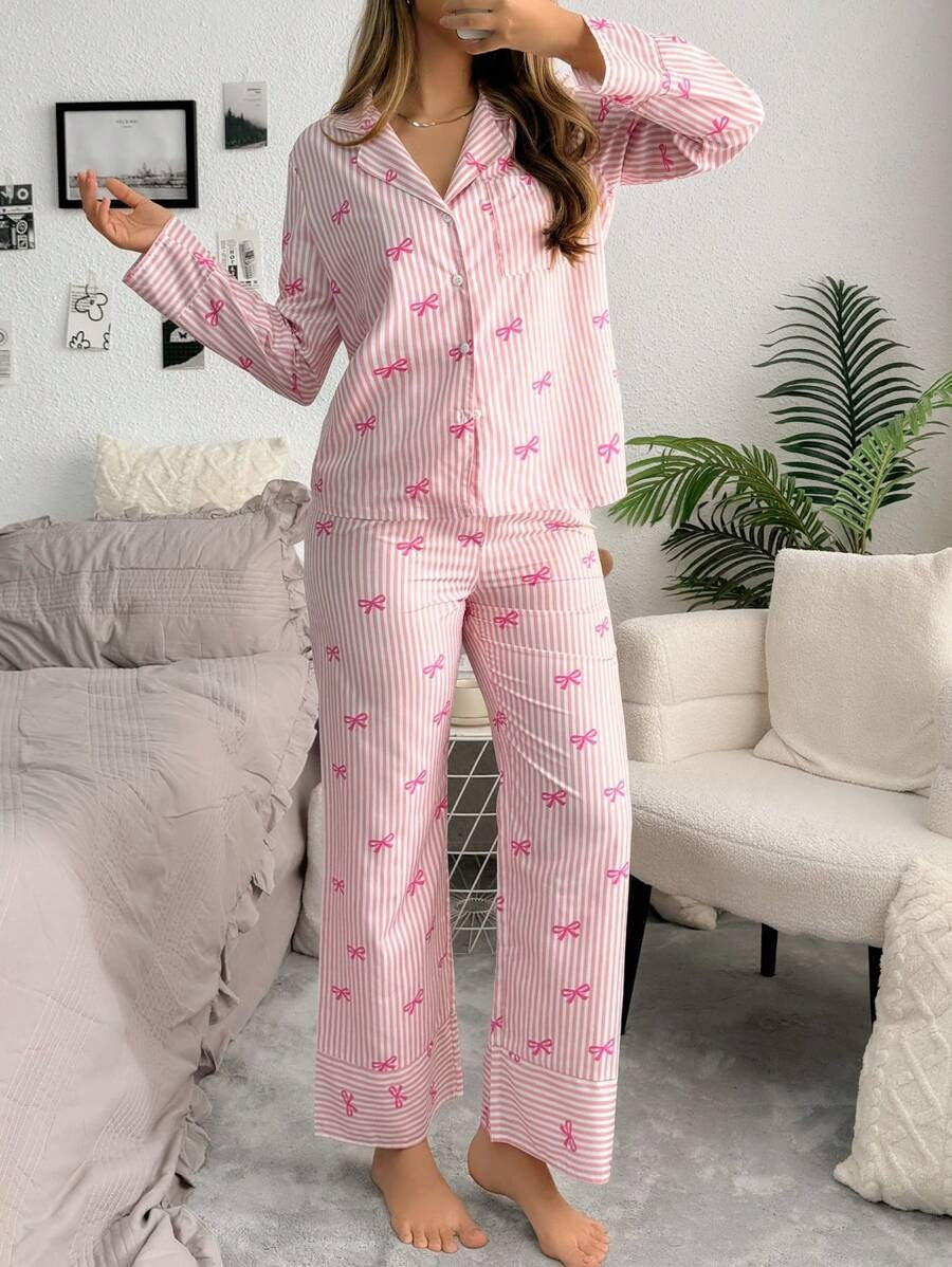 SHEIN SweetSlumber طقم بيجامة بأكمام طويلة وطبعة فيونكة
