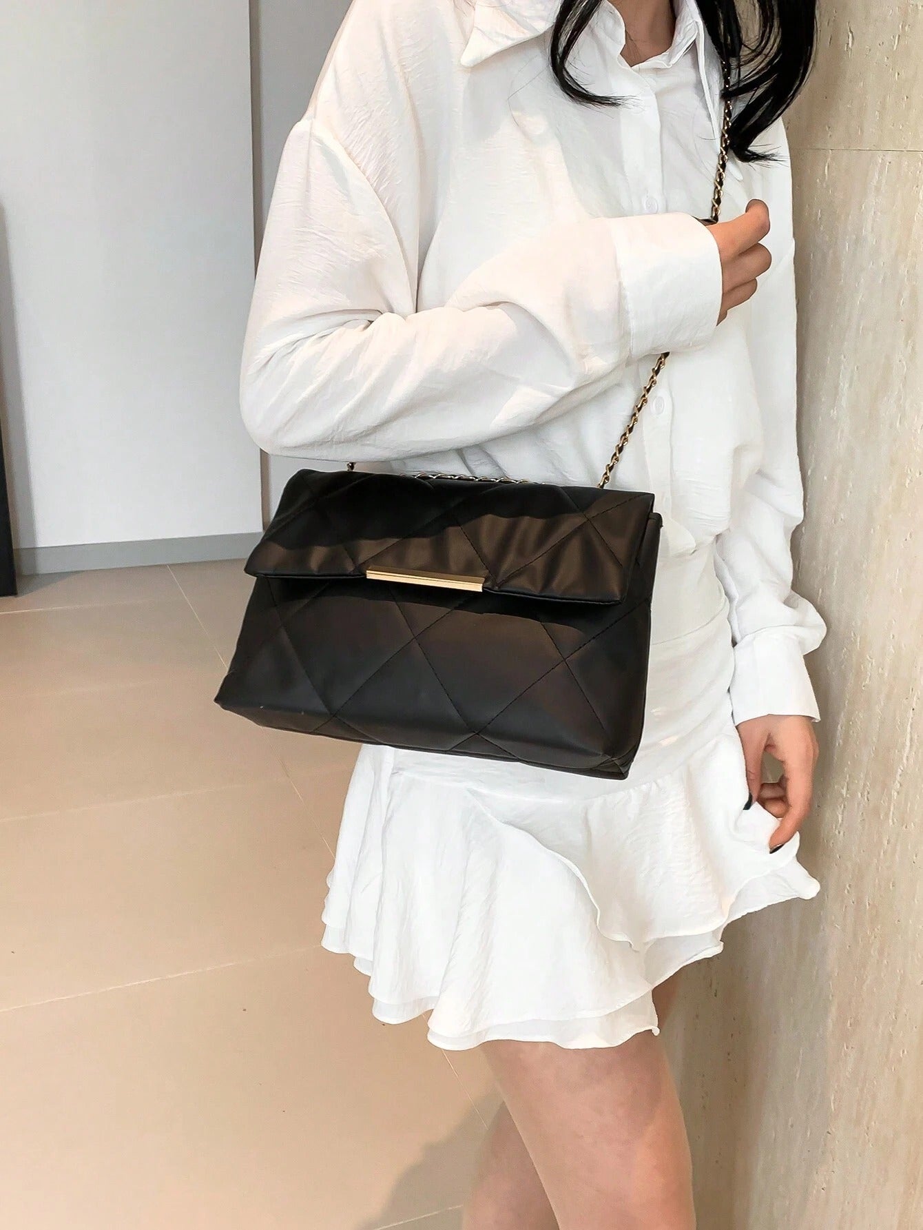 SHEIN حقيبة كروس بودي وكتف مطرزة بنمط معين بسلسلة مزدوجة