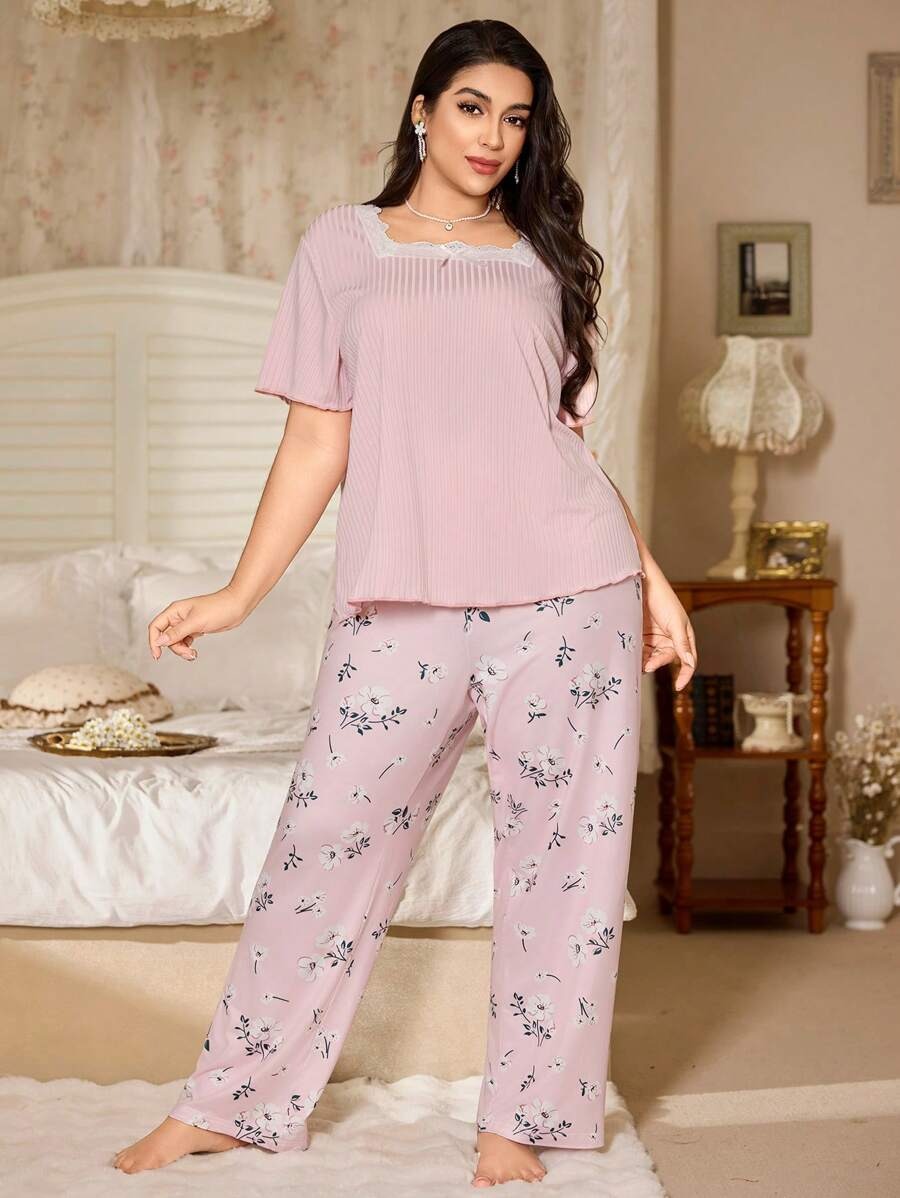 SHEIN طقم ملابس منزلية كاجوال - تصميم زهر ناعم ودانتيل رقيق بلون وردي