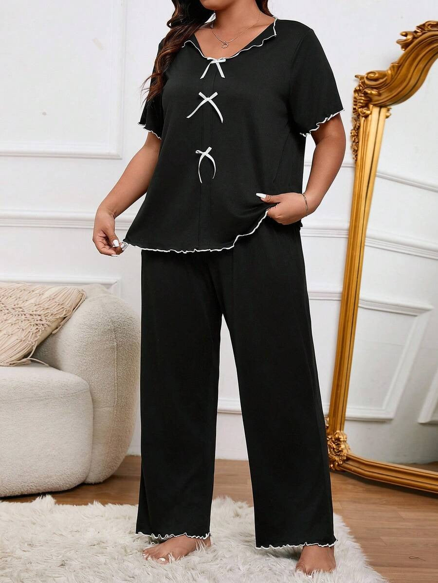 SHEIN طقم بيجامة بتصميم أنثوي مميز
