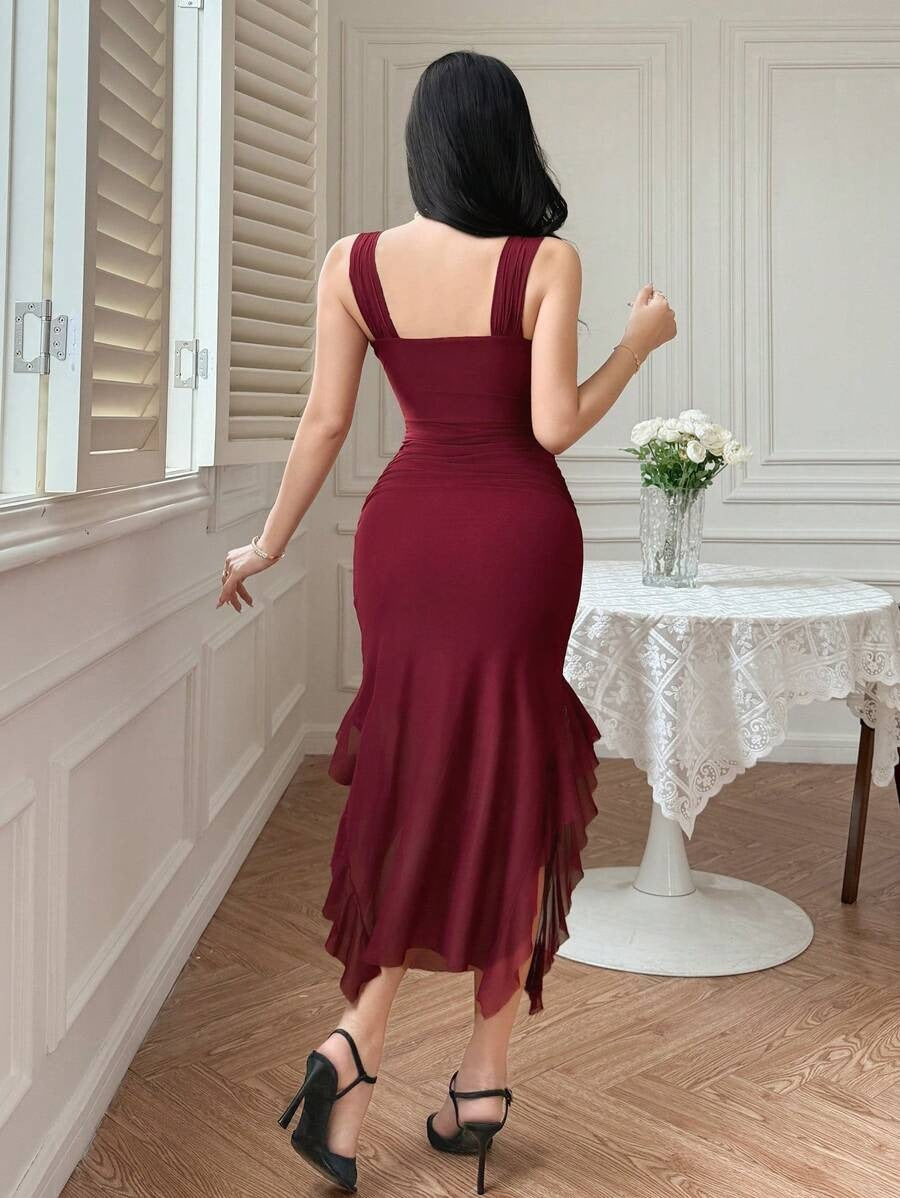SHEIN DAZY فستان عنابي بكشكشة وشق عالي
