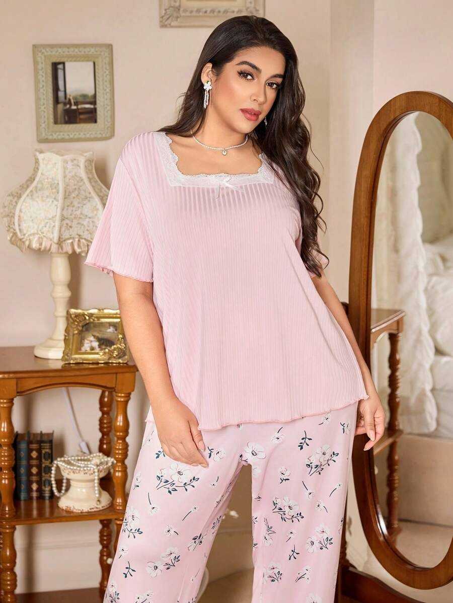 SHEIN طقم ملابس منزلية كاجوال - تصميم زهر ناعم ودانتيل رقيق بلون وردي