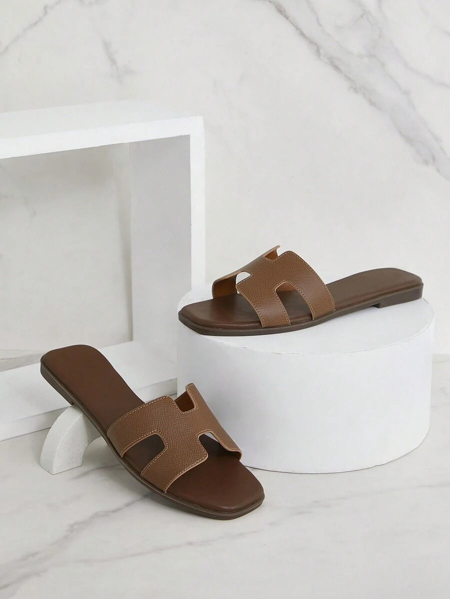 SHEIN SHUZIA شبشب بسيط وأنيق بلون زيتوني