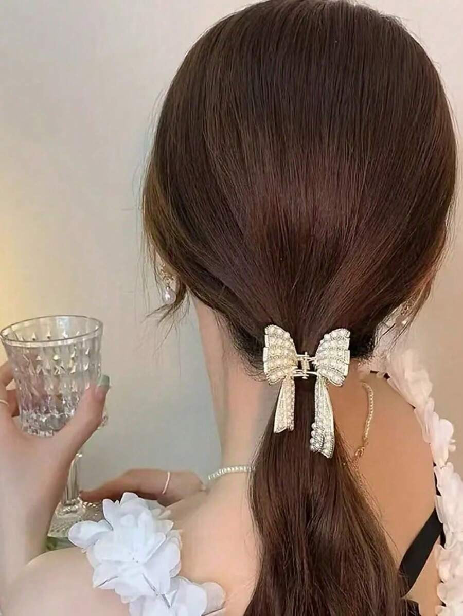 SHEIN مشبك شعر بشكل فراشة ذهبية