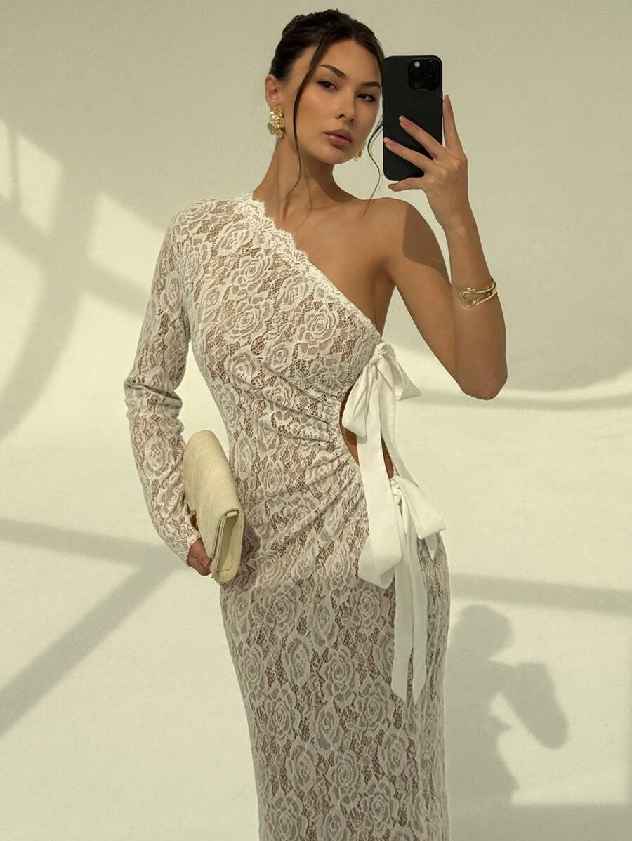 SHEIN Aloruh فستان ابيض طويل كتف واحد مزين برباط وفراشات