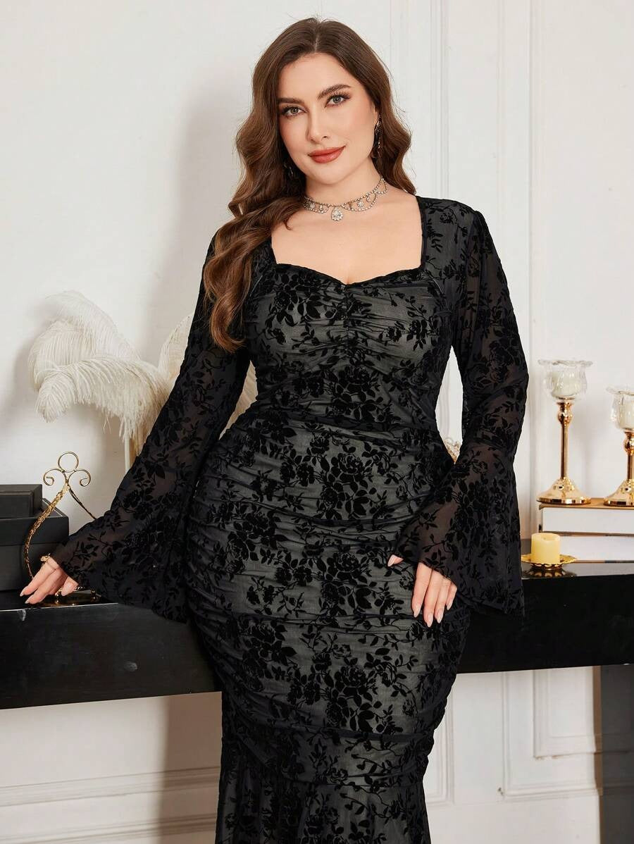 SHEIN فستان دانتيل أسود ضيق بأكمام طويلة متسعة