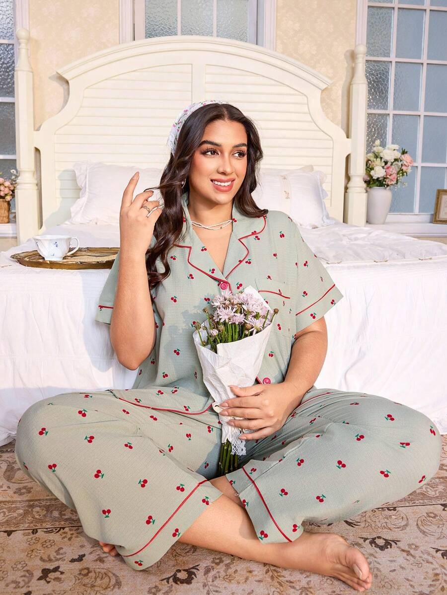 SHEIN طقم بيجامة نسائي مطبوع بالكرز بلون أخضر