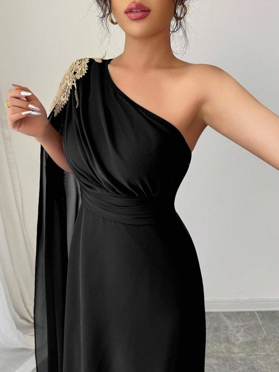 SHEIN Rafferiza فستان أسود حرير بشبك وتطريز ذهبي