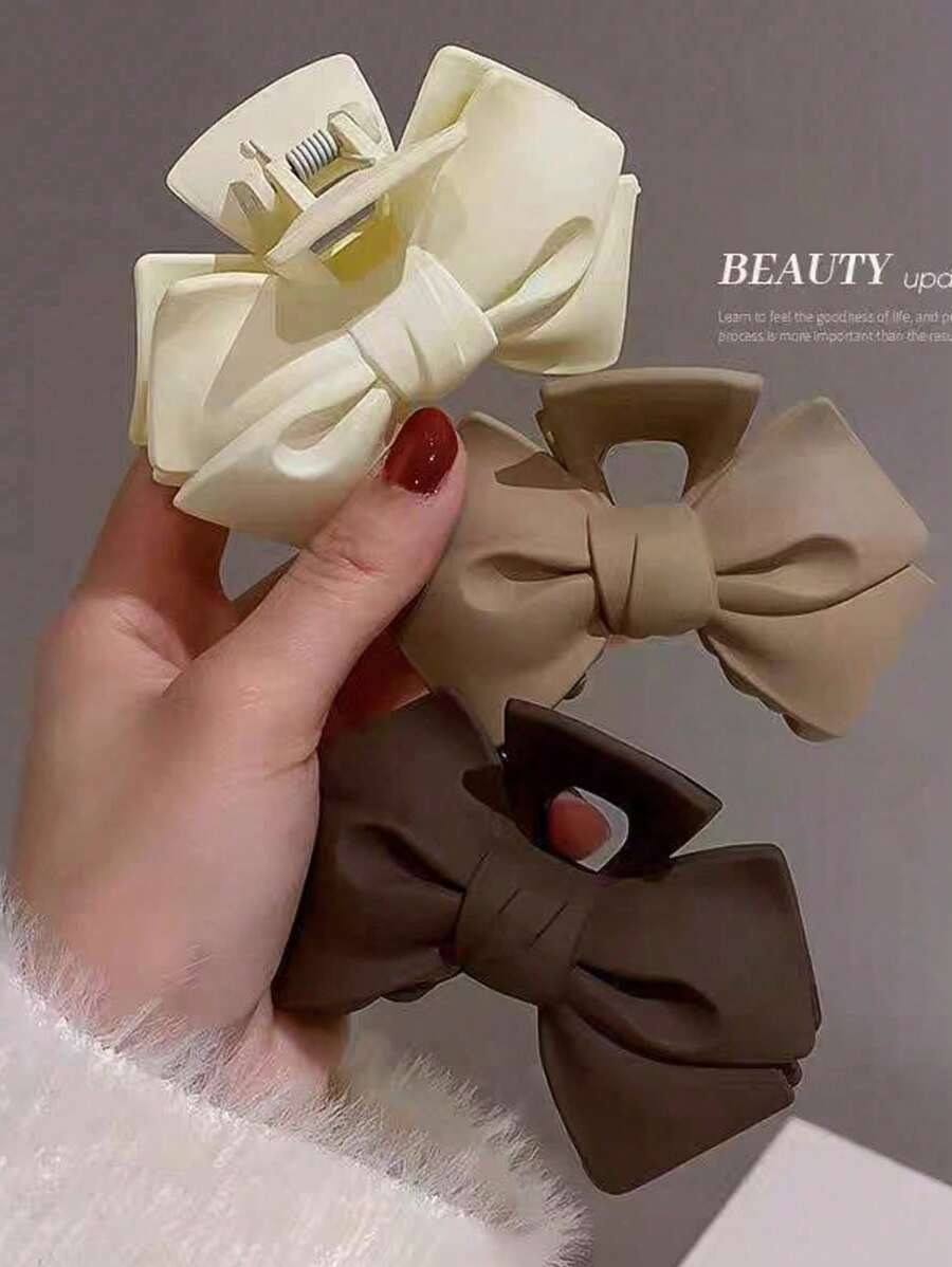 SHEIN مشبك شعر بنقشة فراشة ناعمة