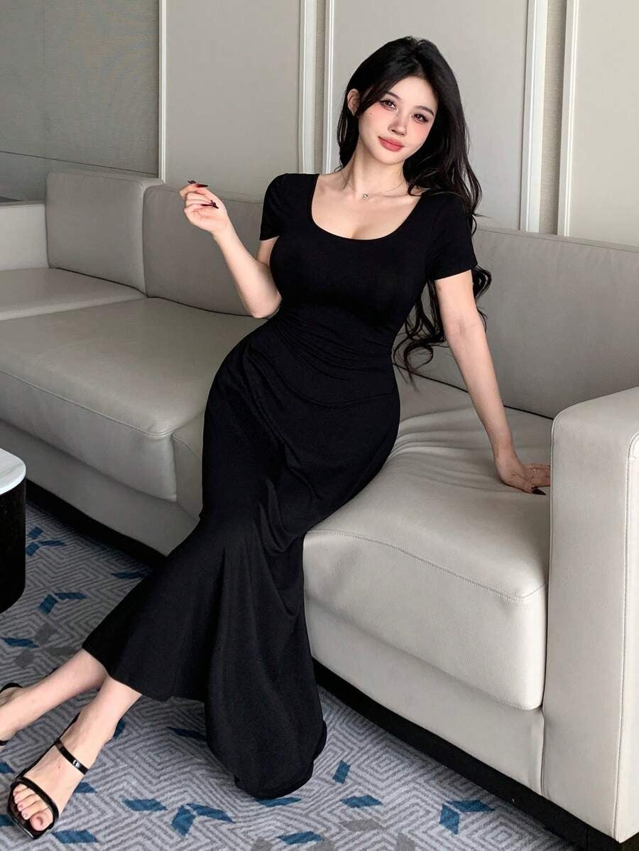 SHEIN فستان ميدي أسود بظهر مفتوح