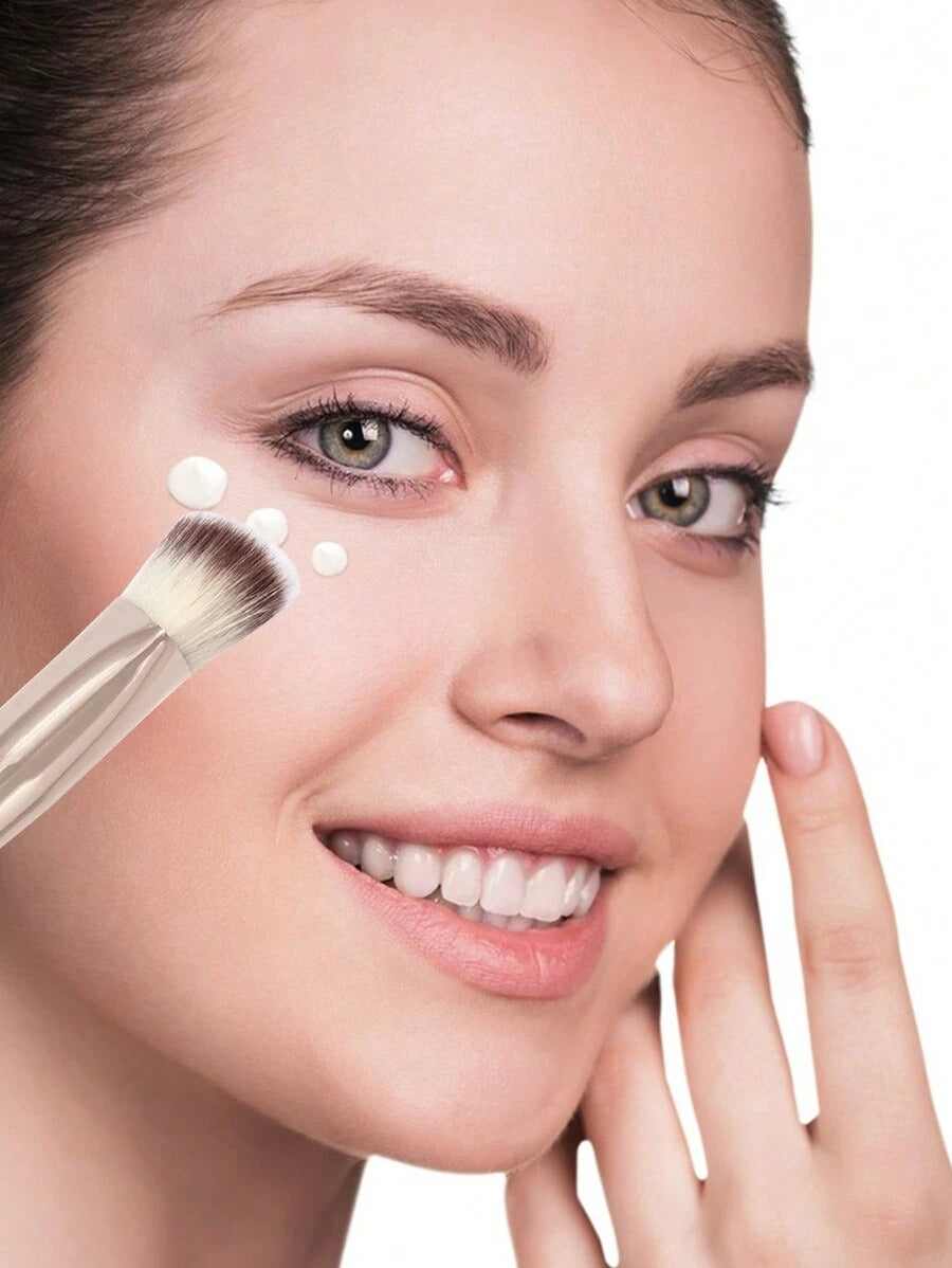 SHEIN MAANGE فرش مكياج مثلثة تصميم وردي ناعم