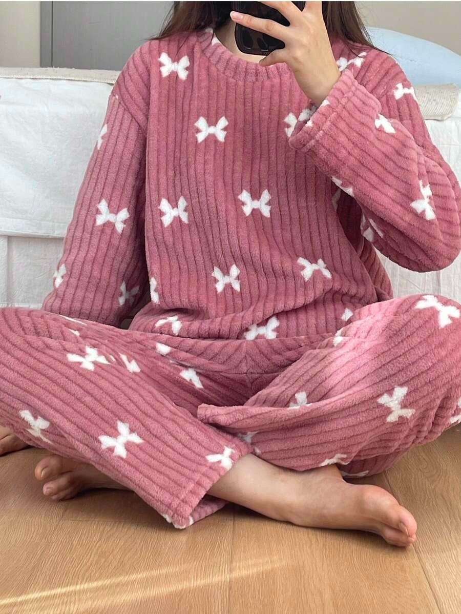 SHEIN بيجامة شتوية ناعمة من قطعتين بلون وردي فاتح