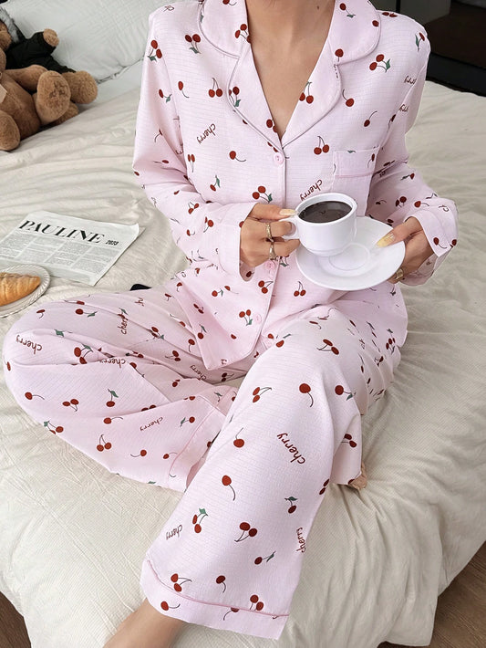 SHEIN طقم بيجامة بأكمام طويلة وياقة قلابة مطبوع بأزهار الكرز