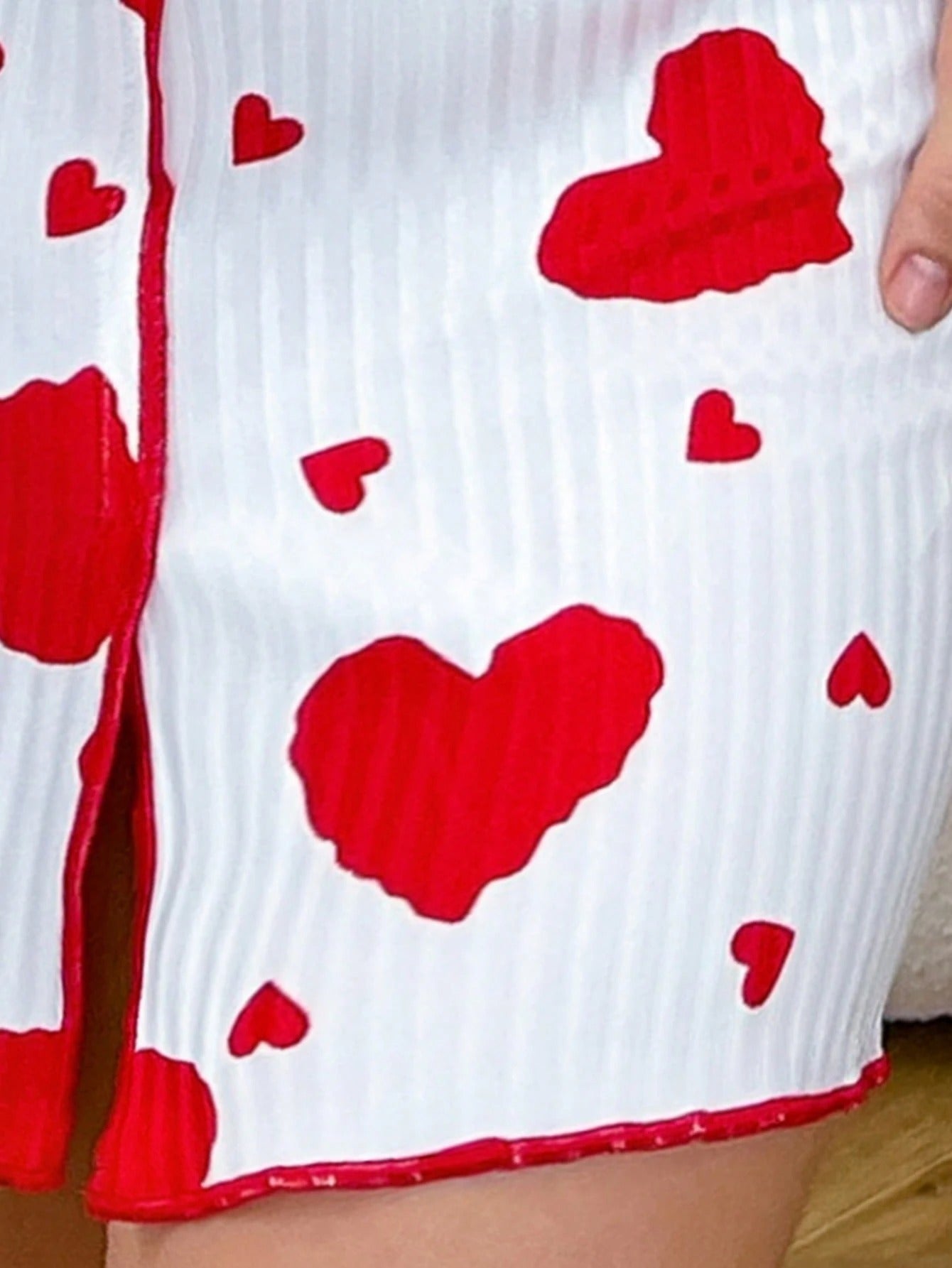 SHEIN فستان منزلي قصير بطبعة قلب أحمر وعقدة فراشة