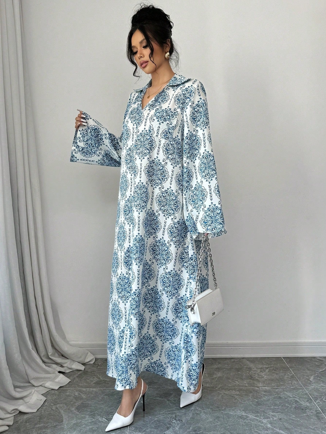 SHEIN Al Najma فستان مطبوع بأكمام جرس