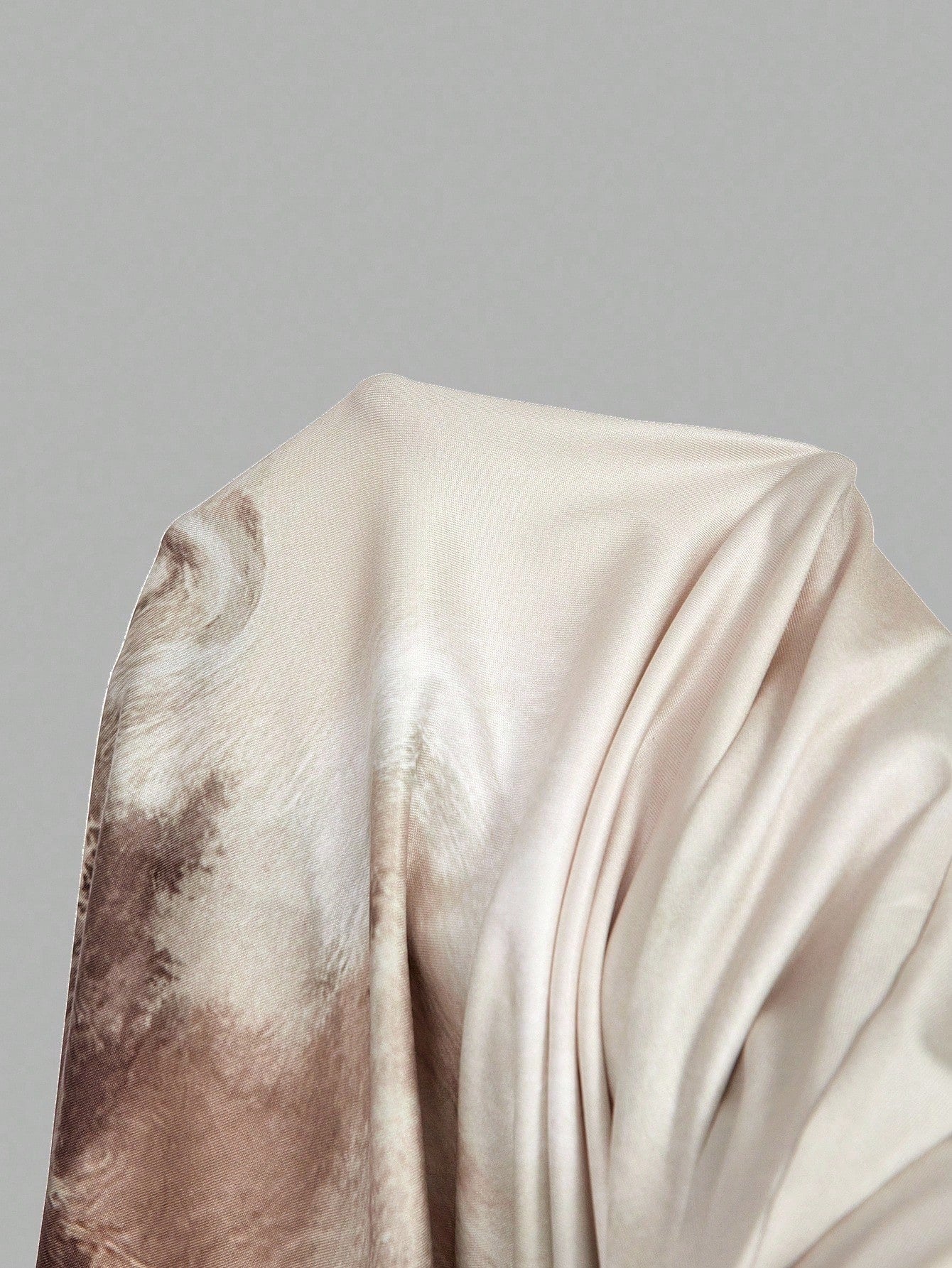 SHEIN MOD تنورة ضيقة ذيل سمكة بصبغة ربطة عنق ورقبة عميقة