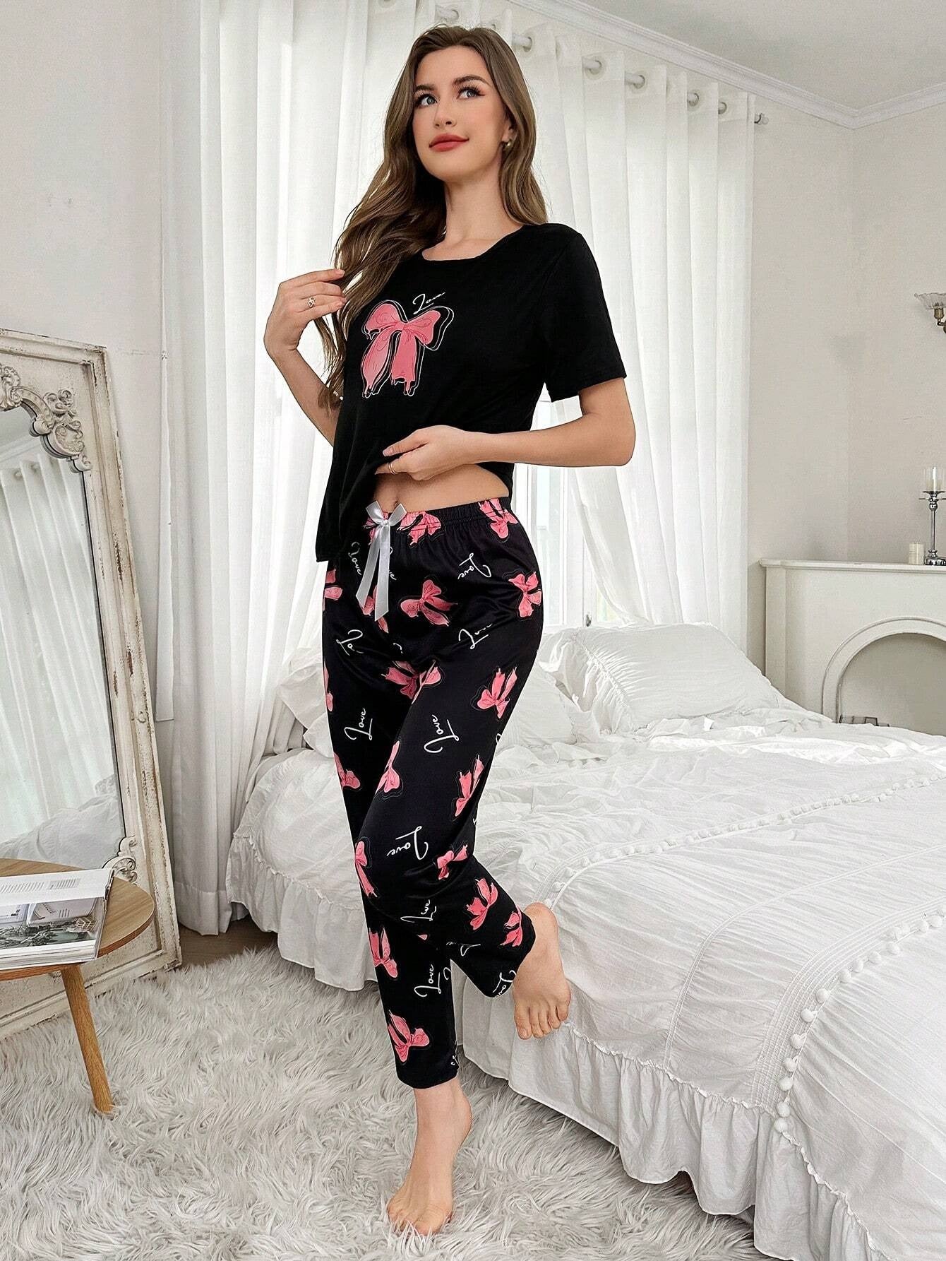 SHEIN طقم بيجامة نسائي علوية كم قصير مطبوع بربطة عنق وبنطال طويل