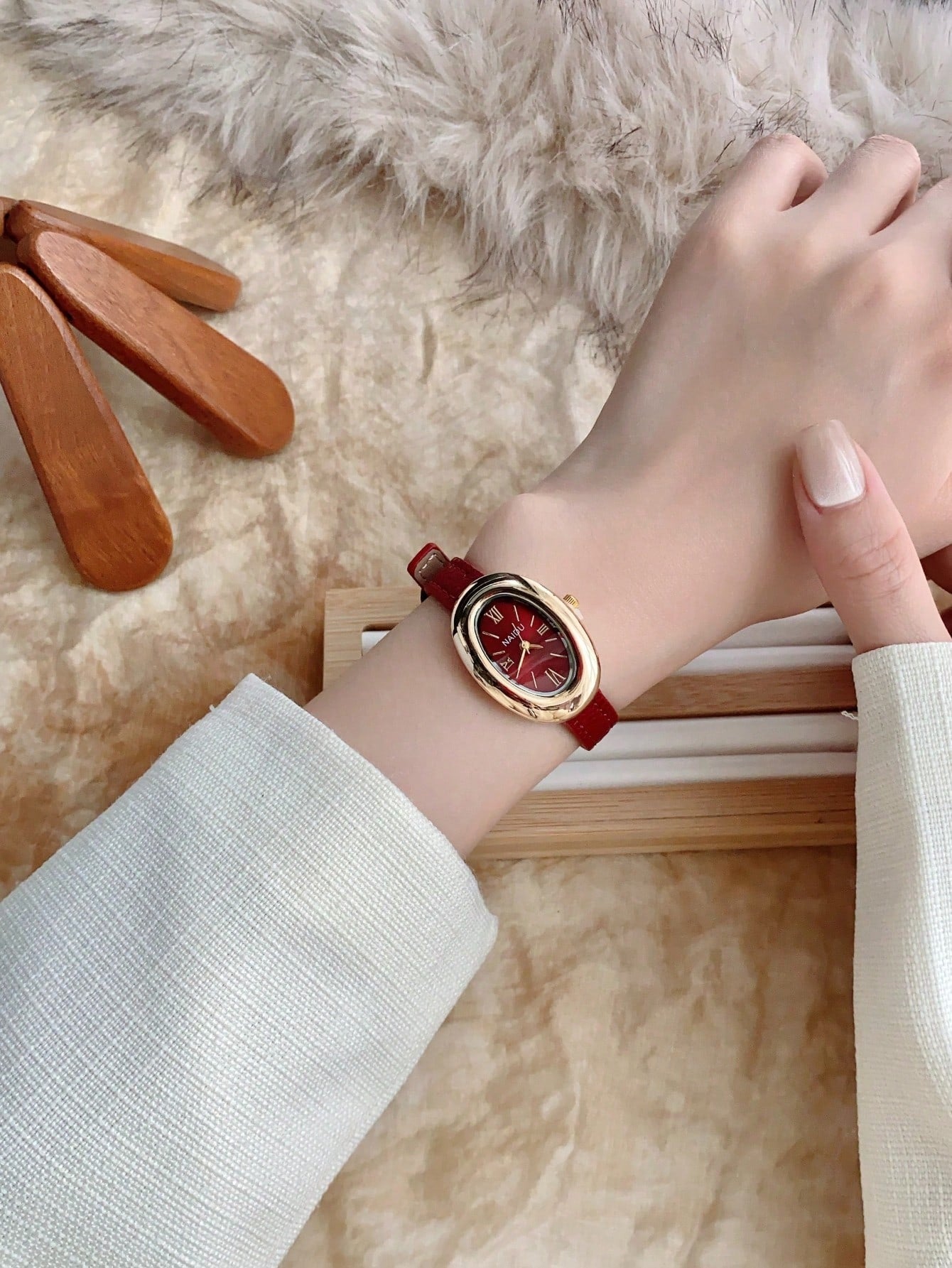 SHEIN ساعة يد نسائية كوارتز بيضاوية بأرقام رومانية