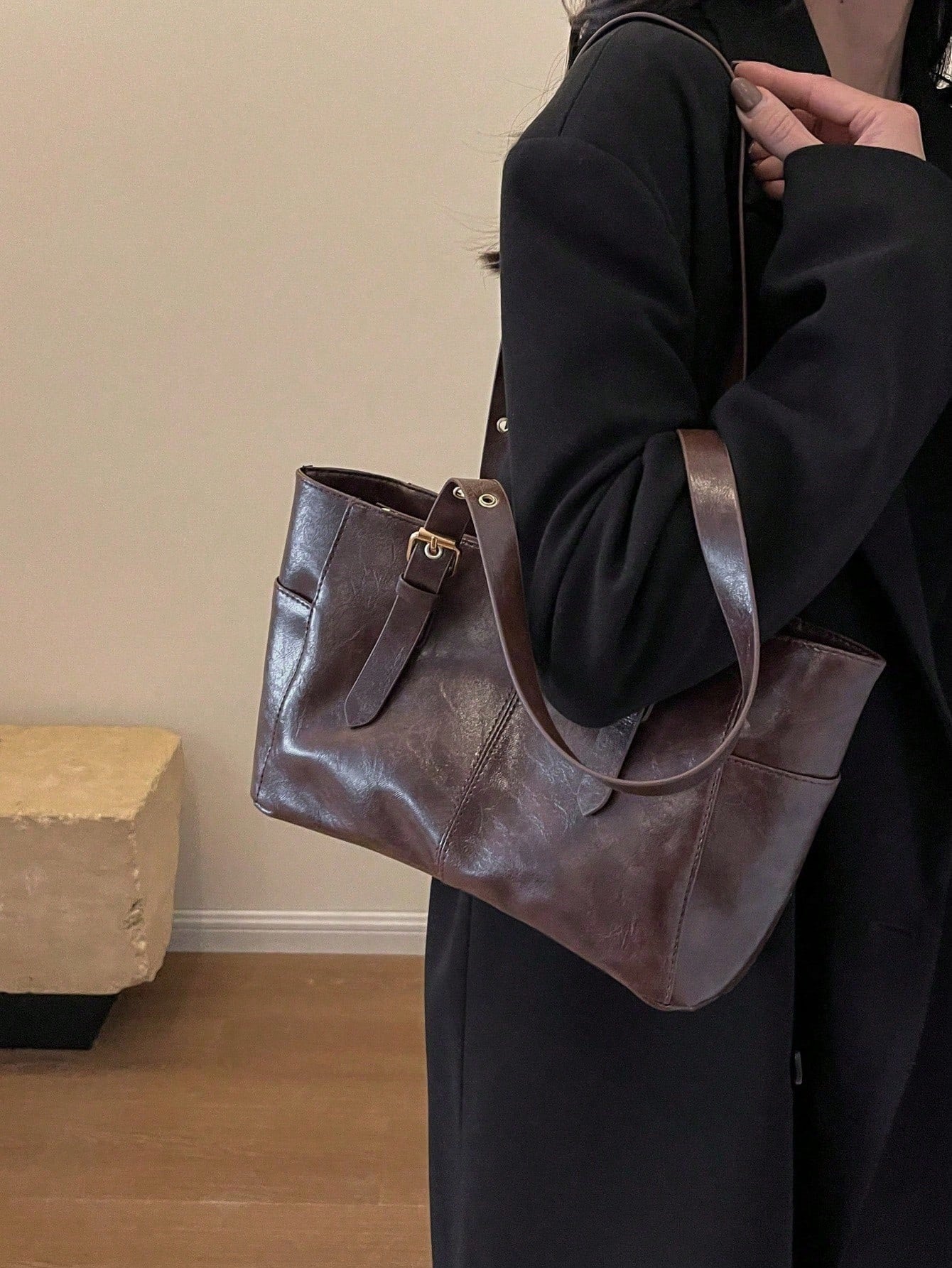 SHEIN حقيبة إبط كبيرة السعة بتصميم بسيط للتنقل