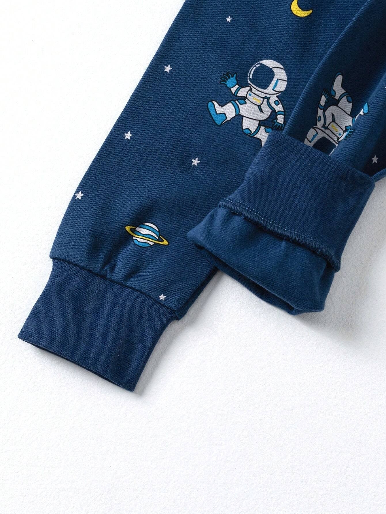 SHEIN طقم بيجاما مريح بطبعة طفل أزرق فضائي