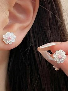 SHEIN زوج أقراط أنيق بشكل زهرة