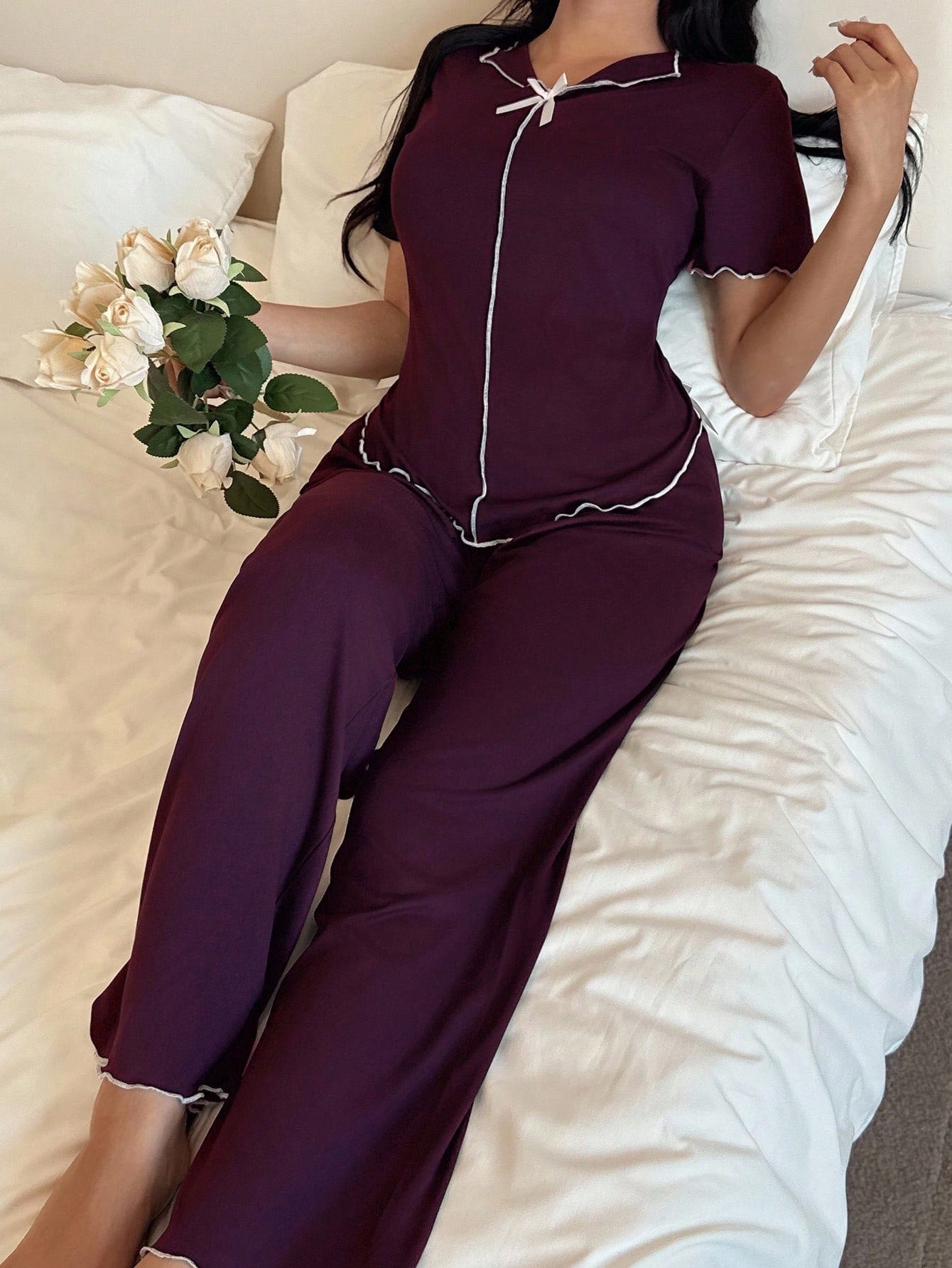 SHEIN Snug Zone طقم نسائي قطعتين حرير حليبي بياقة V وربطة فراشة