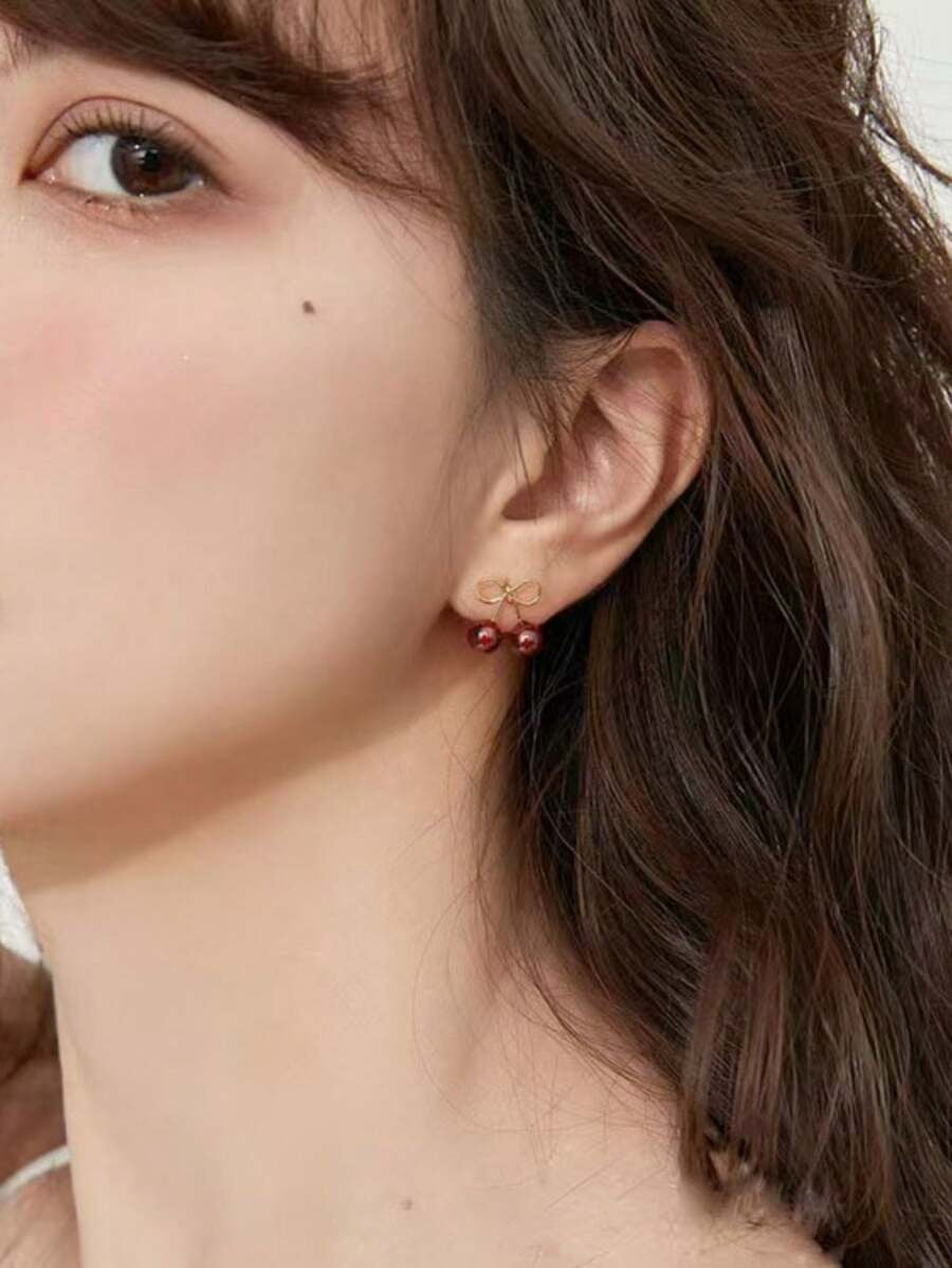 SHEIN أقراط كرز صغيرة بلون ذهبي و أحمر