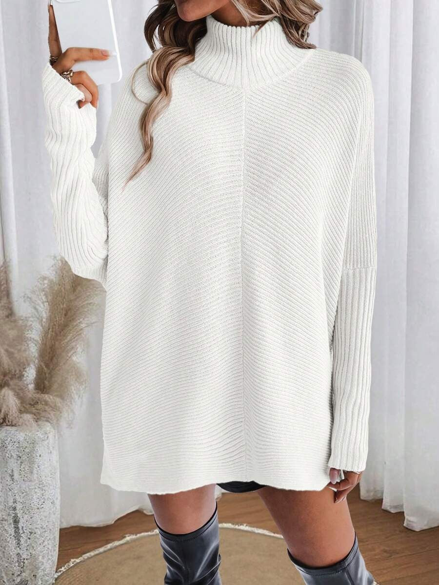SHEIN كنزة صوفية بيضاء بياقة عالية وأكمام خفاش