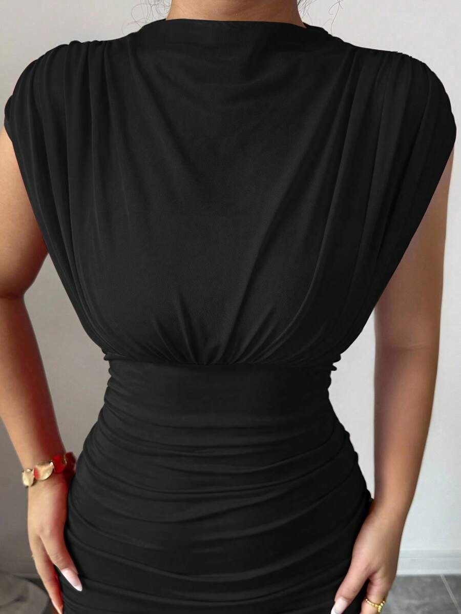 SHEIN Elenzga فستان اسود طويل وناعم ماكسي