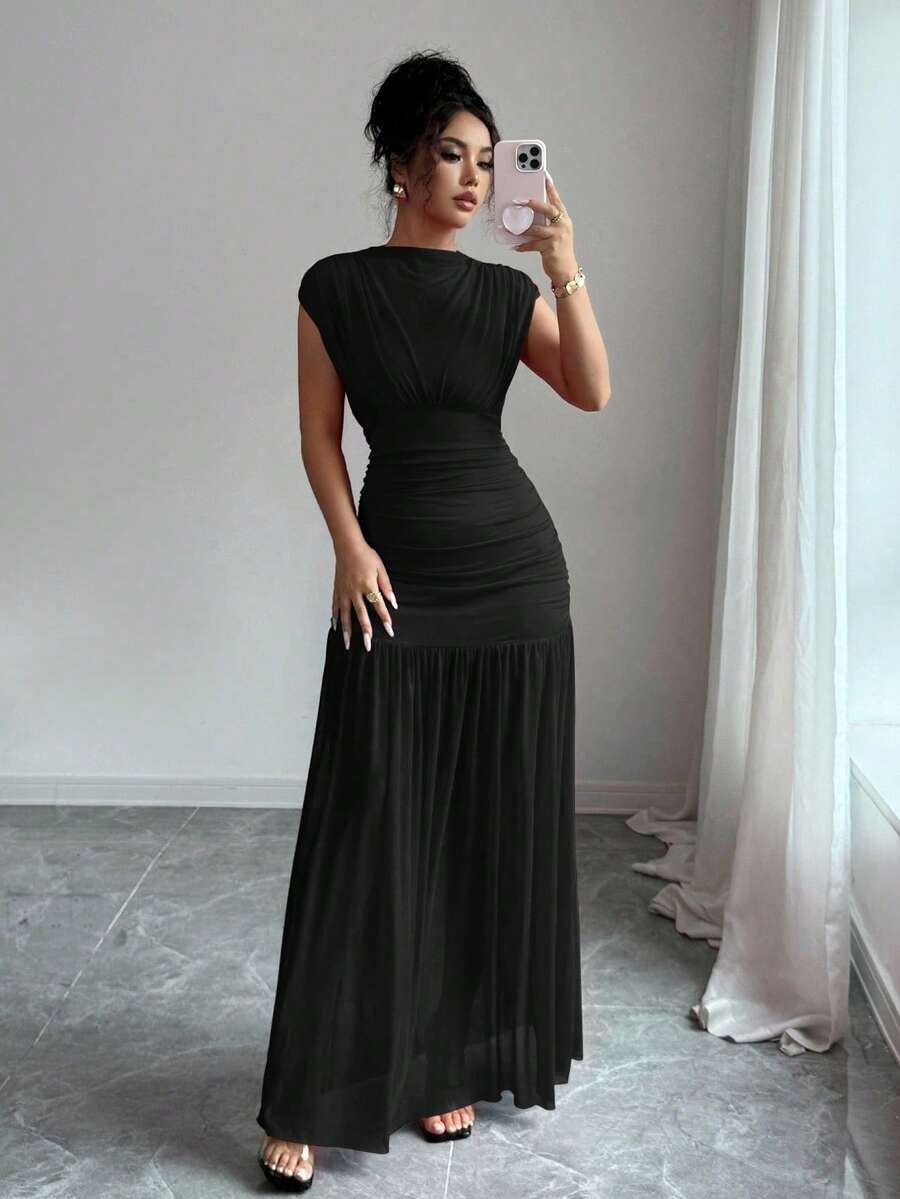 SHEIN Elenzga فستان اسود طويل وناعم ماكسي