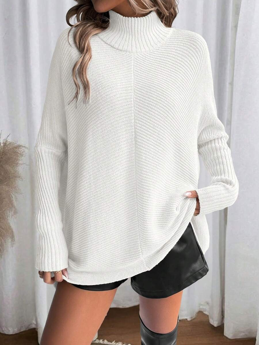 SHEIN كنزة صوفية بيضاء بياقة عالية وأكمام خفاش