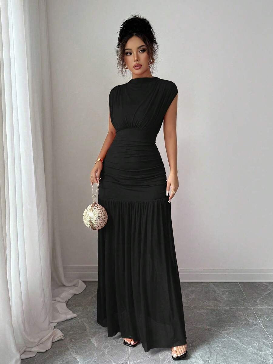 SHEIN Elenzga فستان اسود طويل وناعم ماكسي