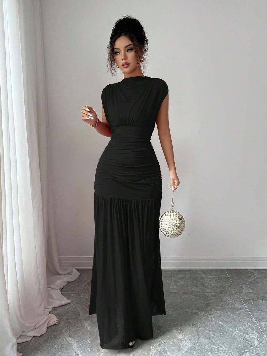 SHEIN Elenzga فستان اسود طويل وناعم ماكسي