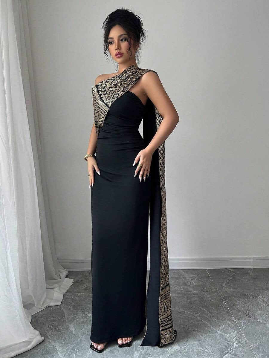 SHEIN Chiquease فستان أسود و شال طويل على الكتف