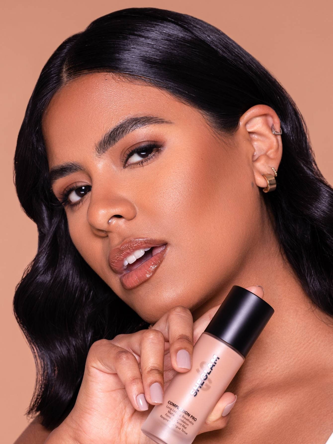SHEGLAM Walnut كريم أساس سائل