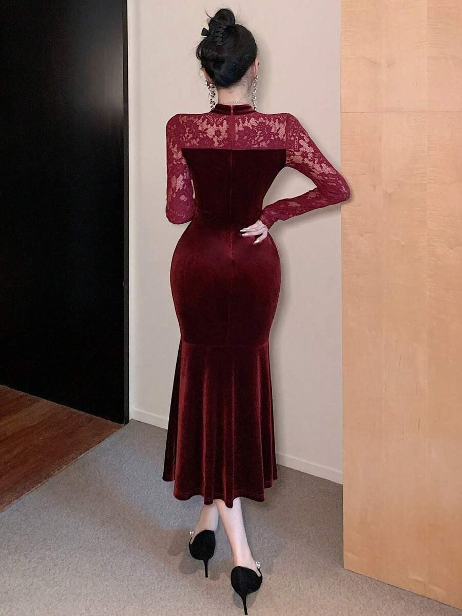 SHEIN DAZY فستان عنابي اللون دانتيل وقطيفة