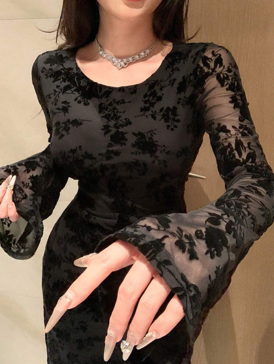 SHEIN DAZY فستان أسود بنقشة زهور وشبك ناعم