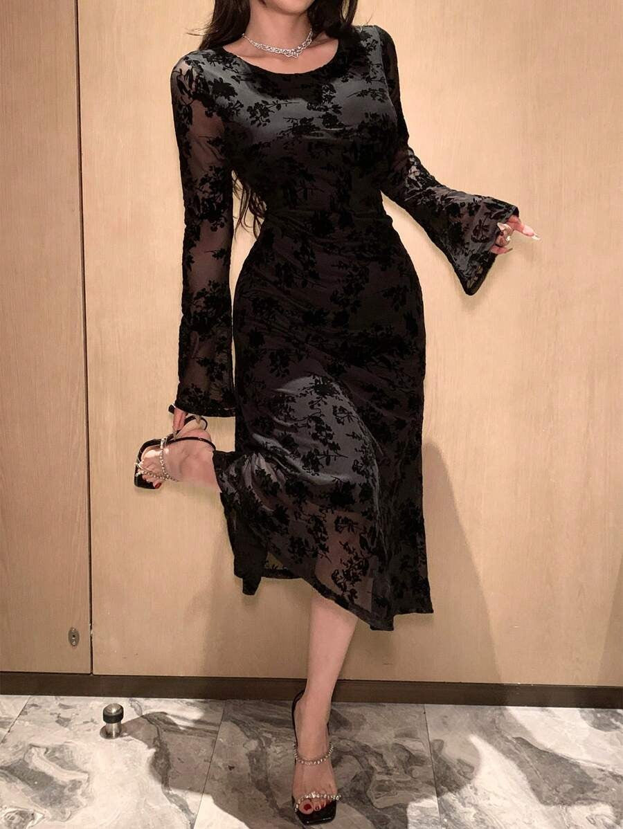 SHEIN DAZY فستان أسود بنقشة زهور وشبك ناعم